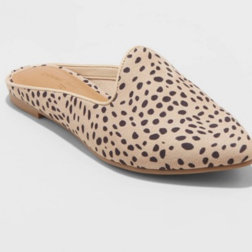 3/40 bundle! NWT Universal Thread flats